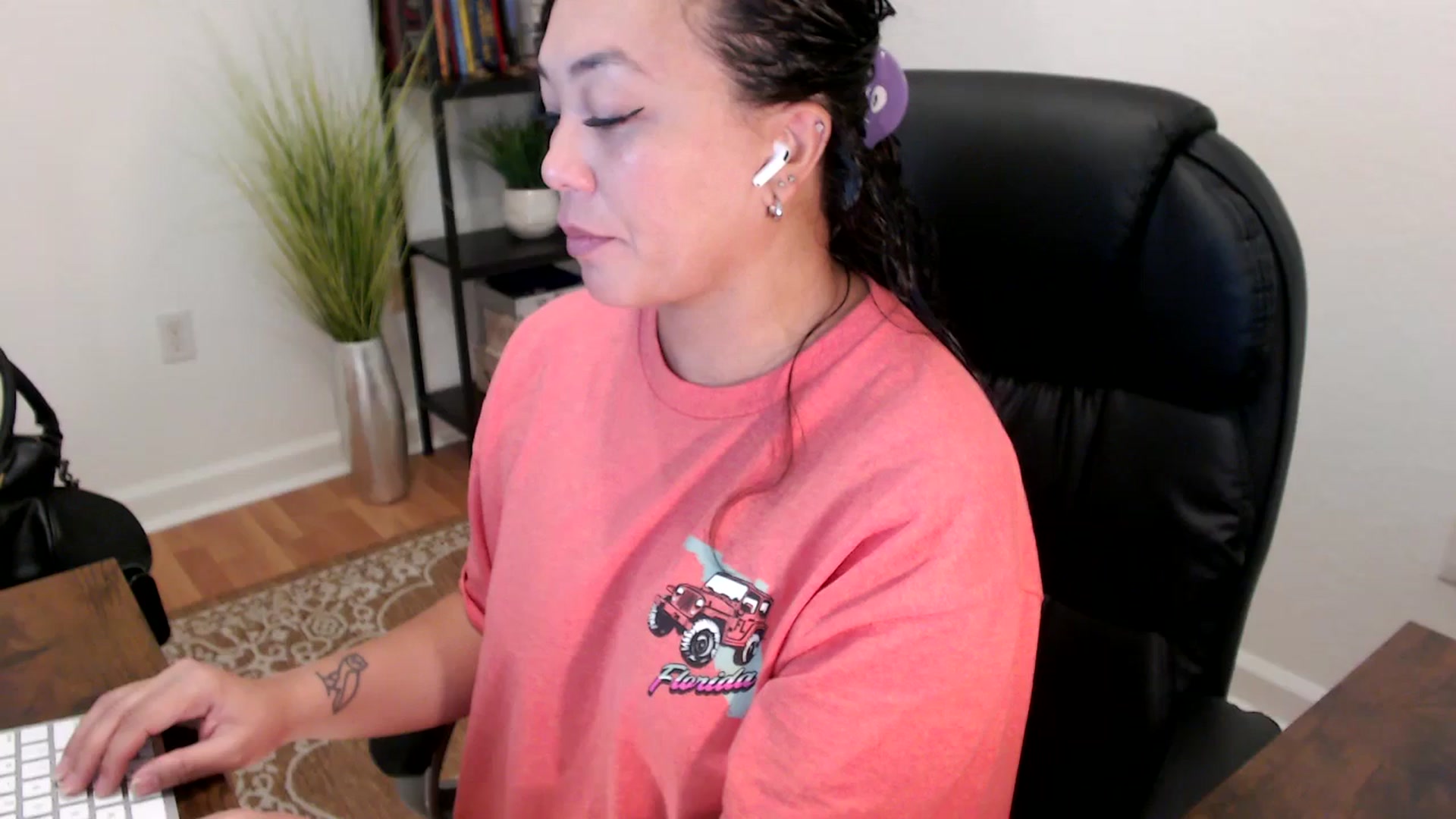 Gallery image thumbnail from MickaylaStar's myfreecams stream on, 06/05/2025, 15:47 image 14 of 20