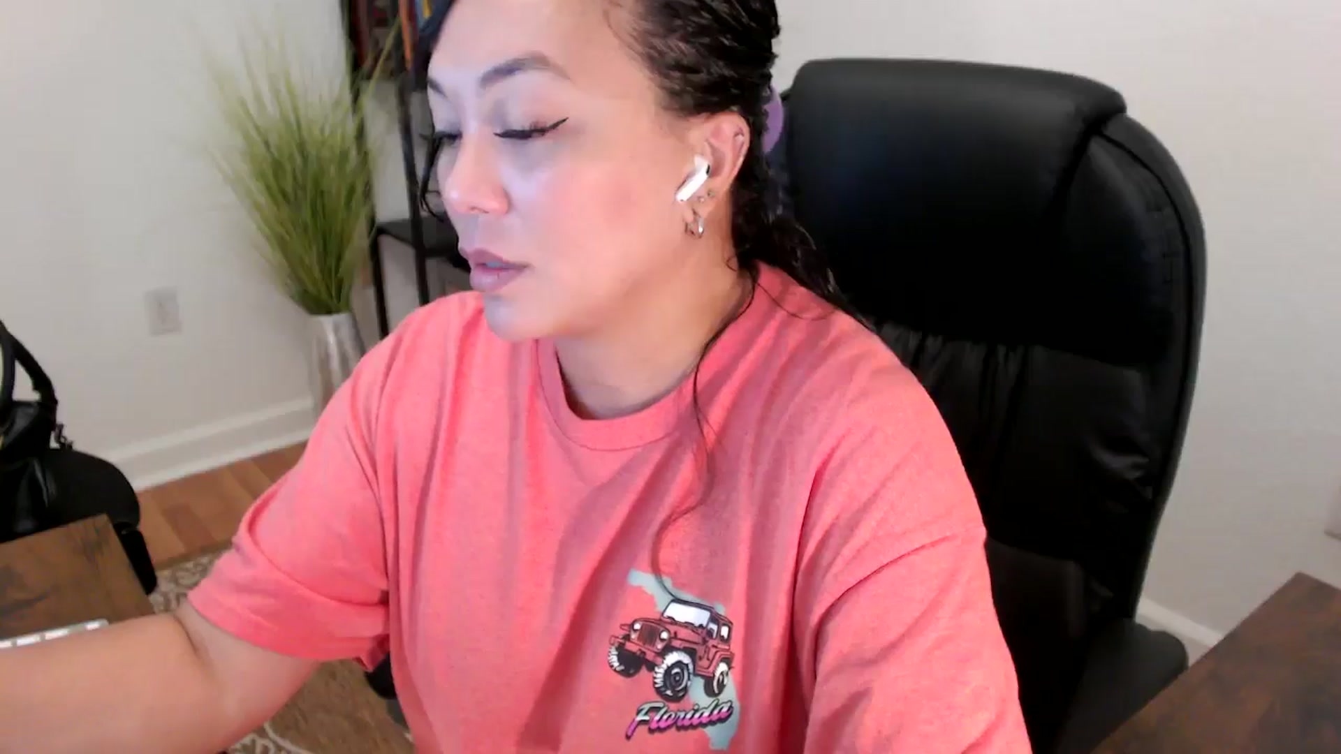 Gallery image thumbnail from MickaylaStar's myfreecams stream on, 06/05/2025, 15:47 image 12 of 20