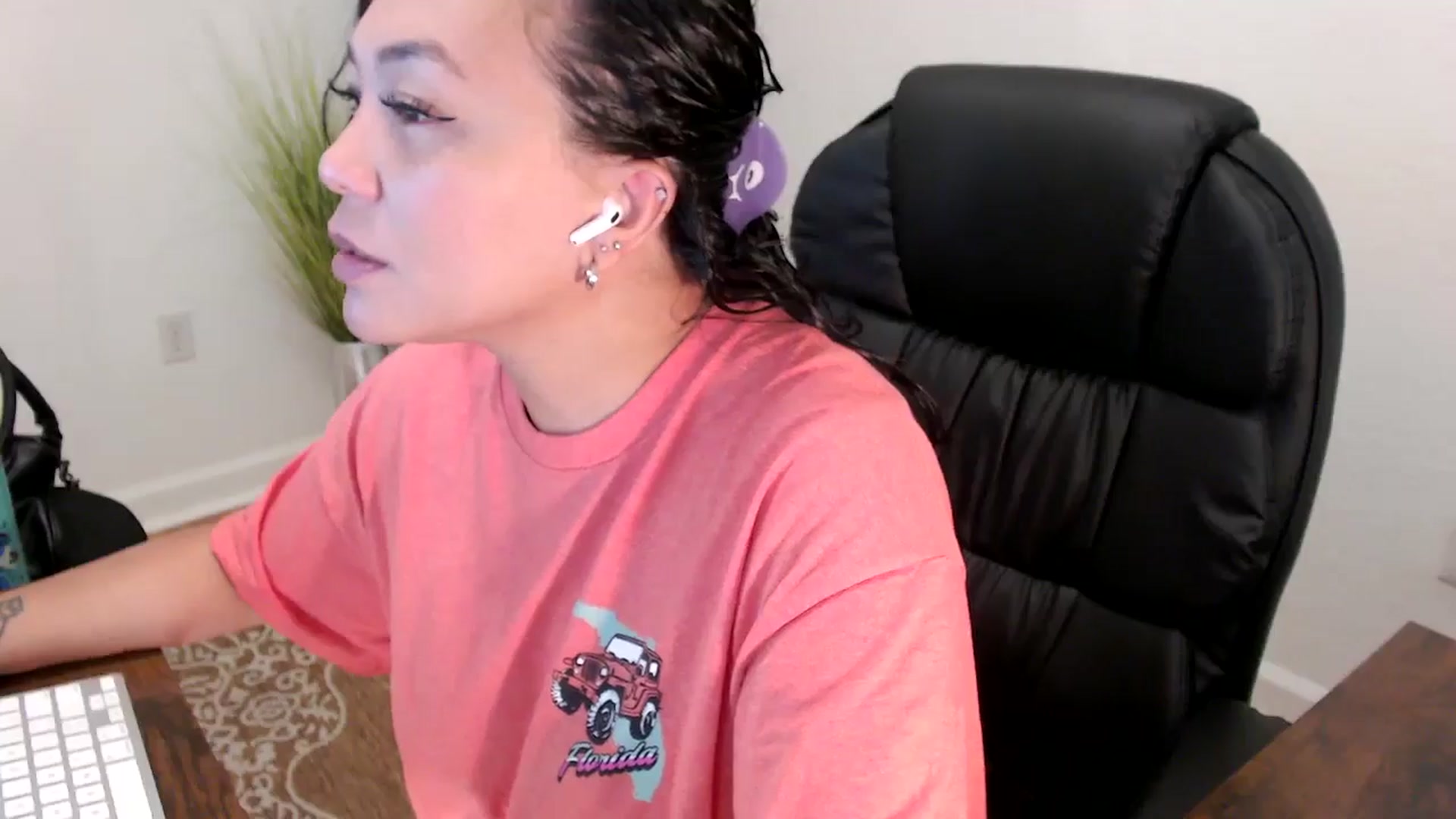 Gallery image thumbnail from MickaylaStar's myfreecams stream on, 06/05/2025, 15:47 image 4 of 20