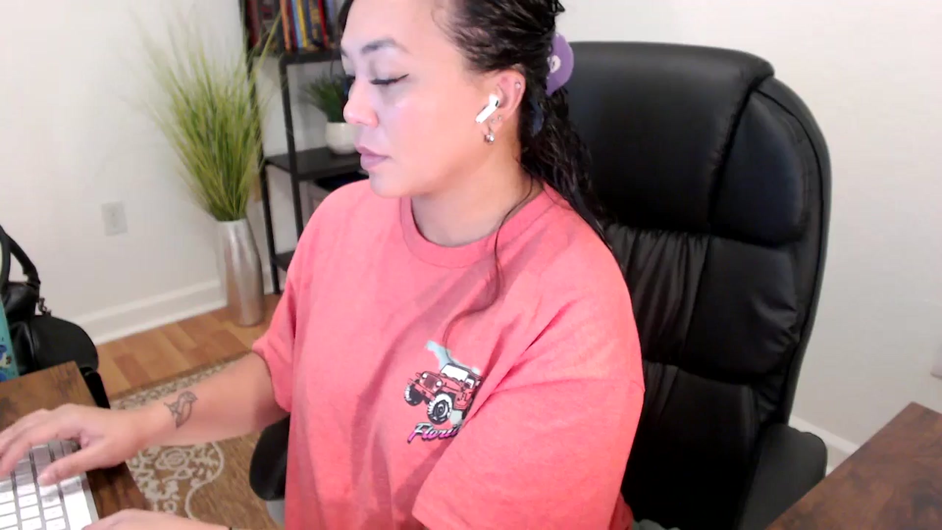 Gallery image thumbnail from MickaylaStar's myfreecams stream on, 06/05/2025, 15:47 image 9 of 20