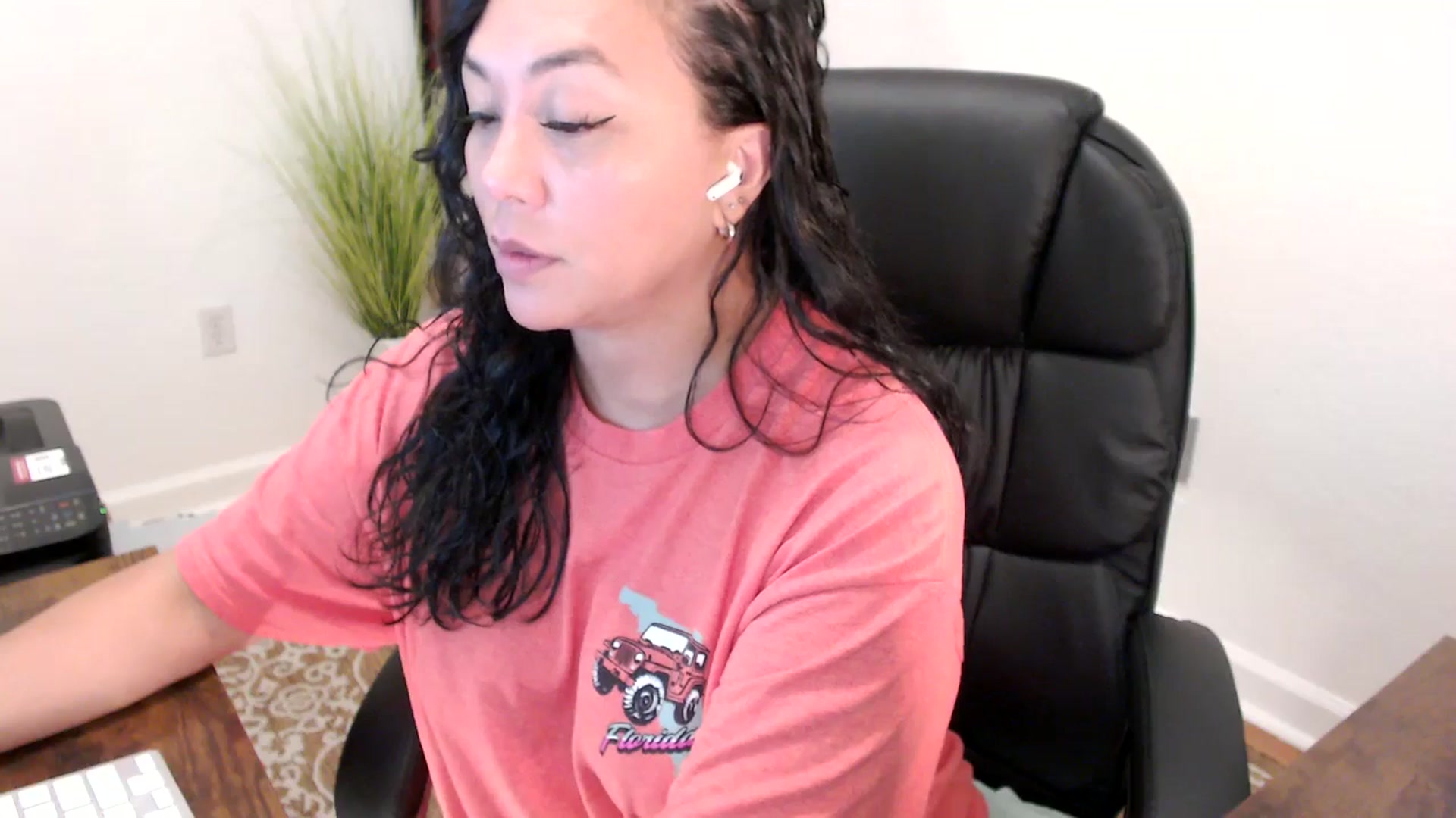 Gallery image thumbnail from MickaylaStar's myfreecams stream on, 06/05/2025, 16:36 image 4 of 20
