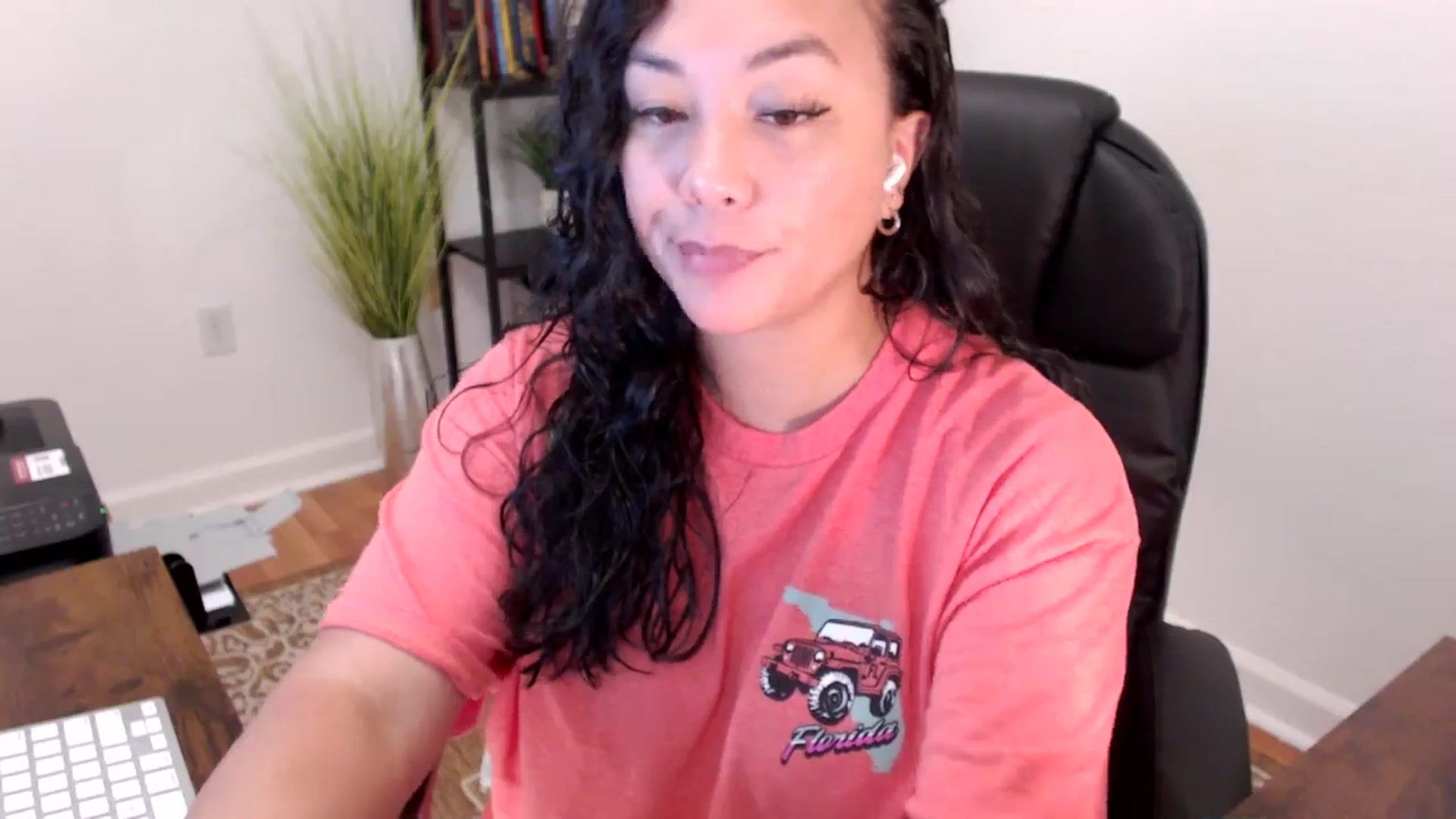 Gallery image thumbnail from MickaylaStar's myfreecams stream on, 06/05/2025, 16:36 image 8 of 20