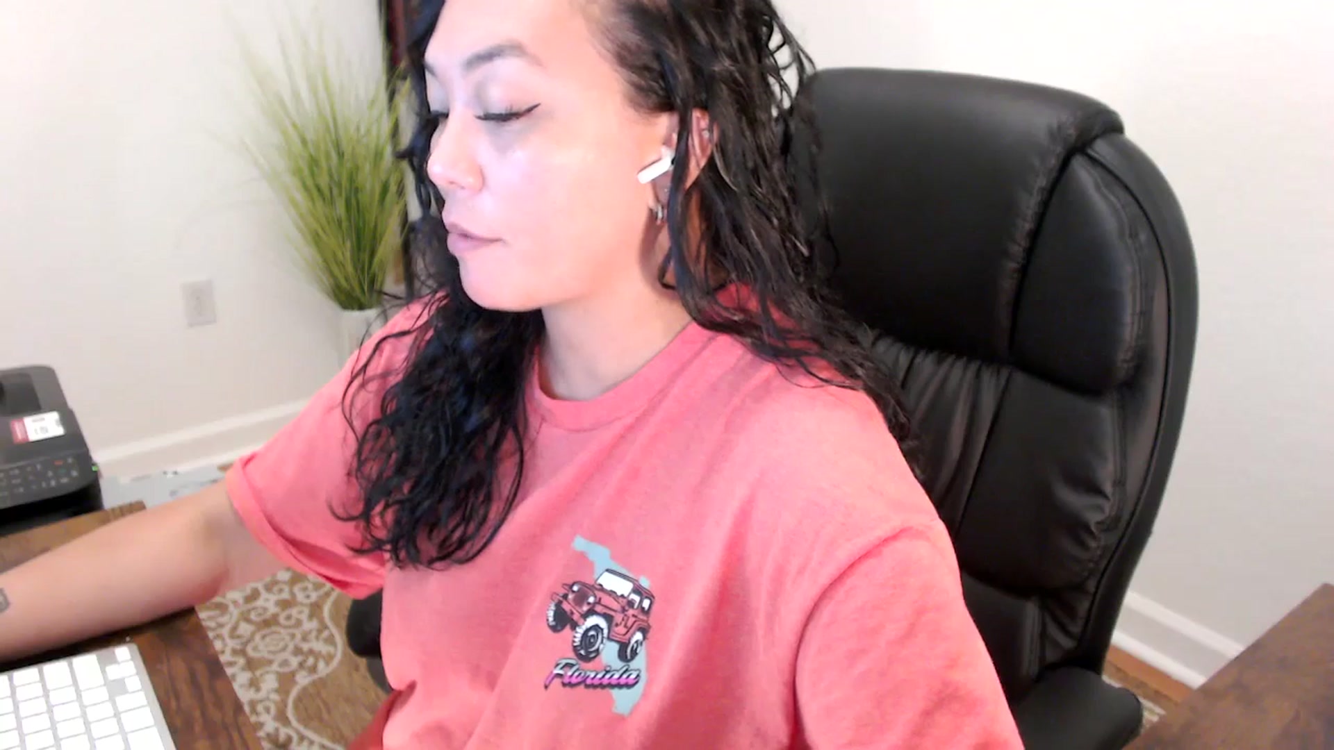 Gallery image thumbnail from MickaylaStar's myfreecams stream on, 06/05/2025, 16:36 image 18 of 20