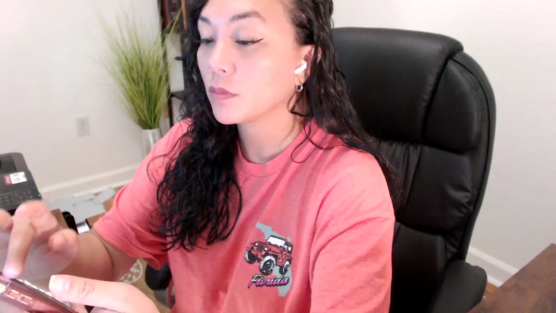 Gallery image thumbnail from MickaylaStar's myfreecams stream on, 06/05/2025, 16:36 image 10 of 20