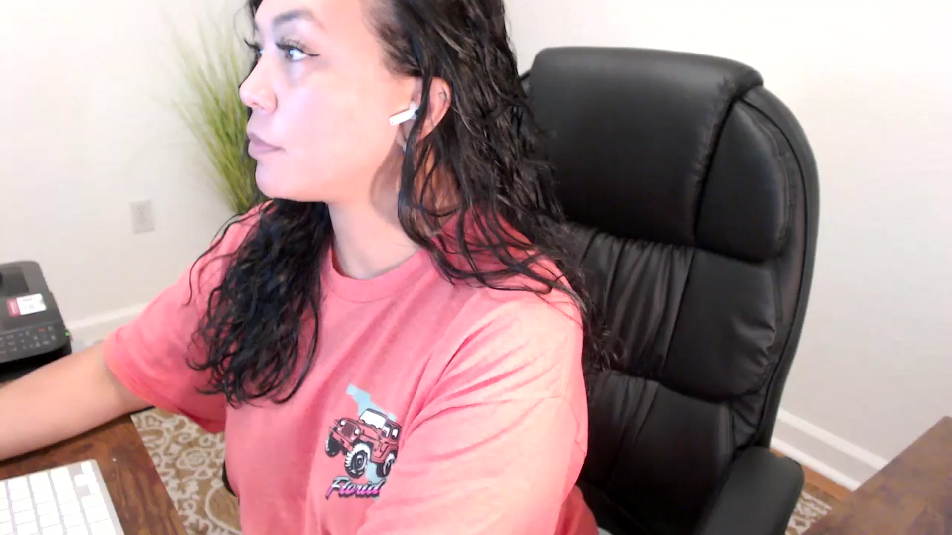 Gallery image thumbnail from MickaylaStar's myfreecams stream on, 06/05/2025, 16:36 image 19 of 20