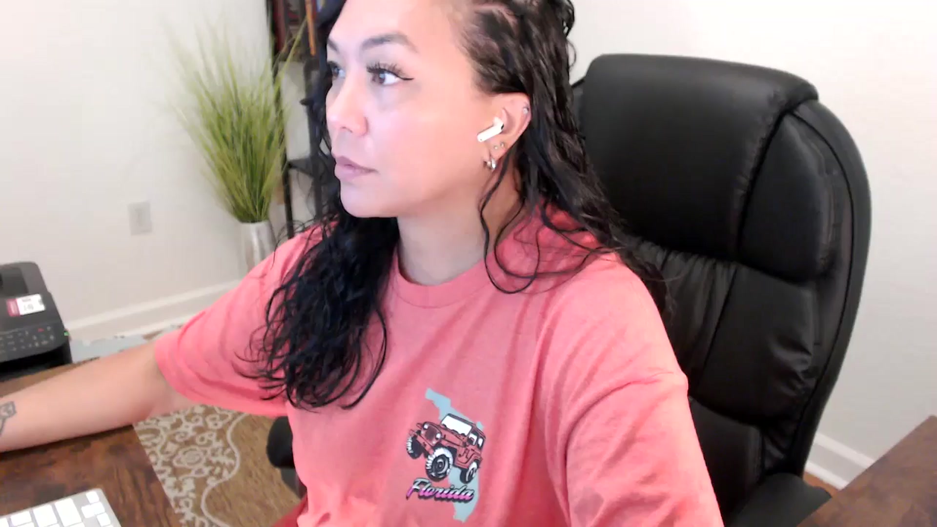 Gallery image thumbnail from MickaylaStar's myfreecams stream on, 06/05/2025, 16:36 image 1 of 20