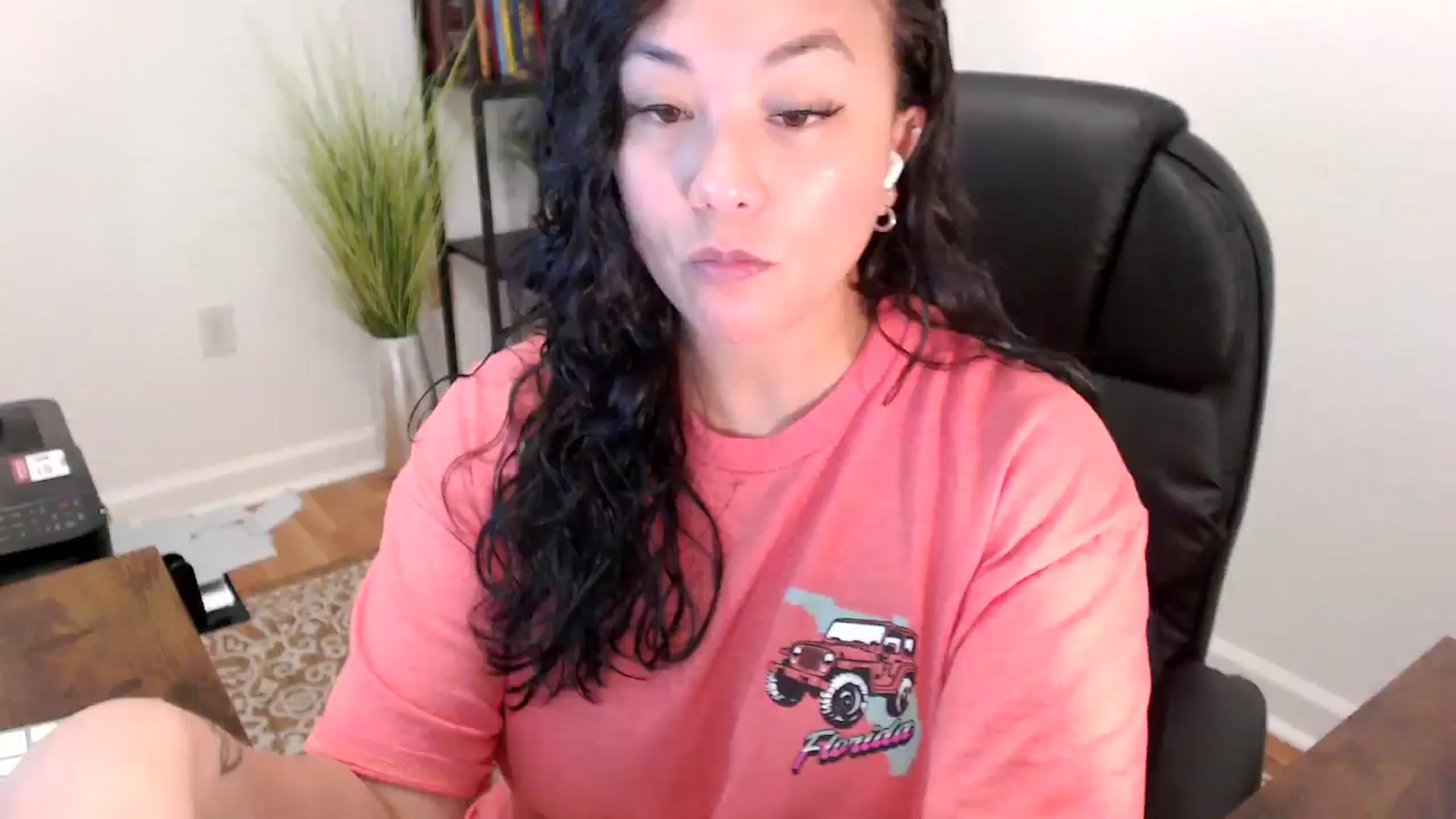 Gallery image thumbnail from MickaylaStar's myfreecams stream on, 06/05/2025, 16:36 image 9 of 20