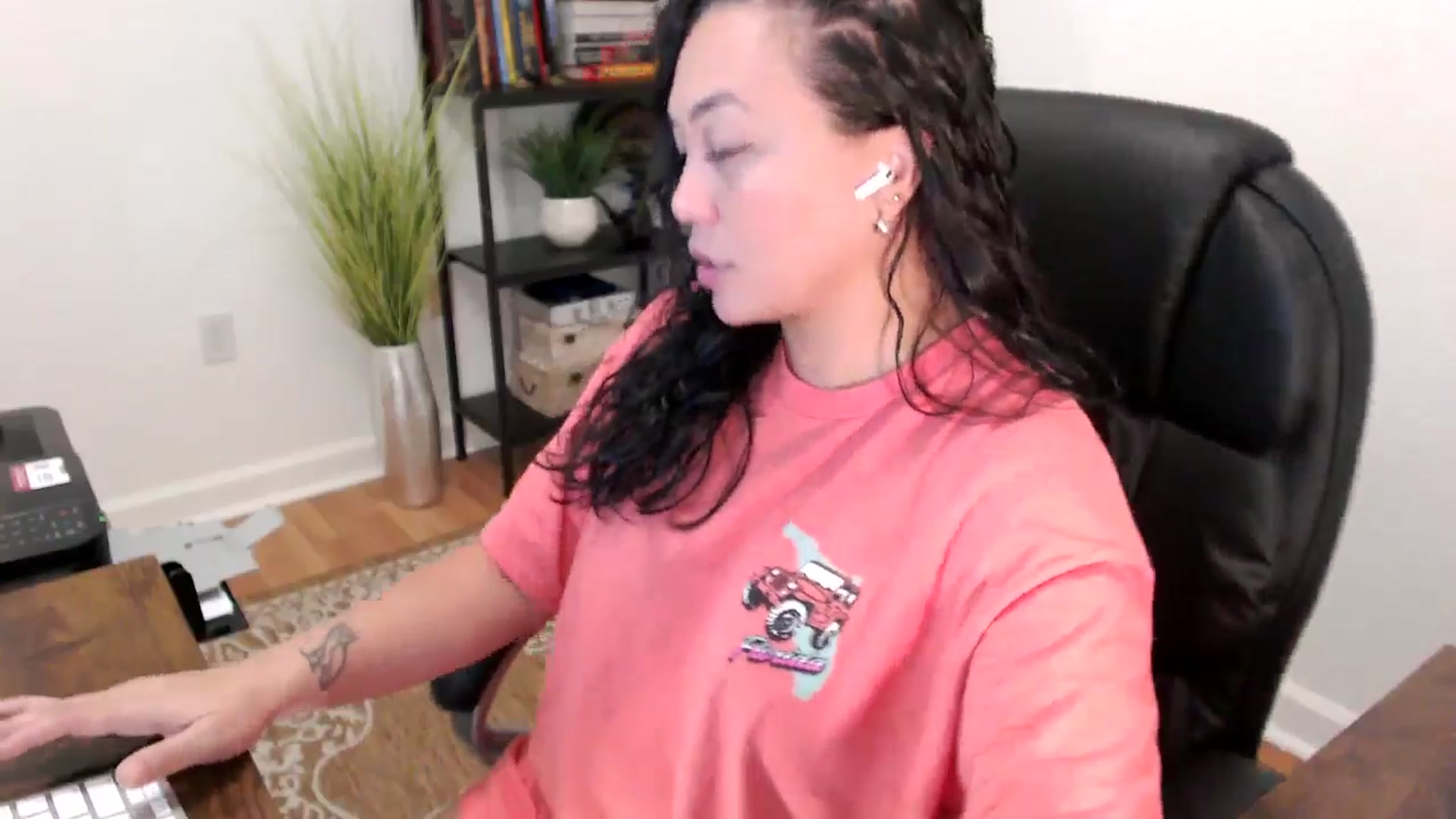 Gallery image thumbnail from MickaylaStar's myfreecams stream on, 06/05/2025, 16:36 image 2 of 20