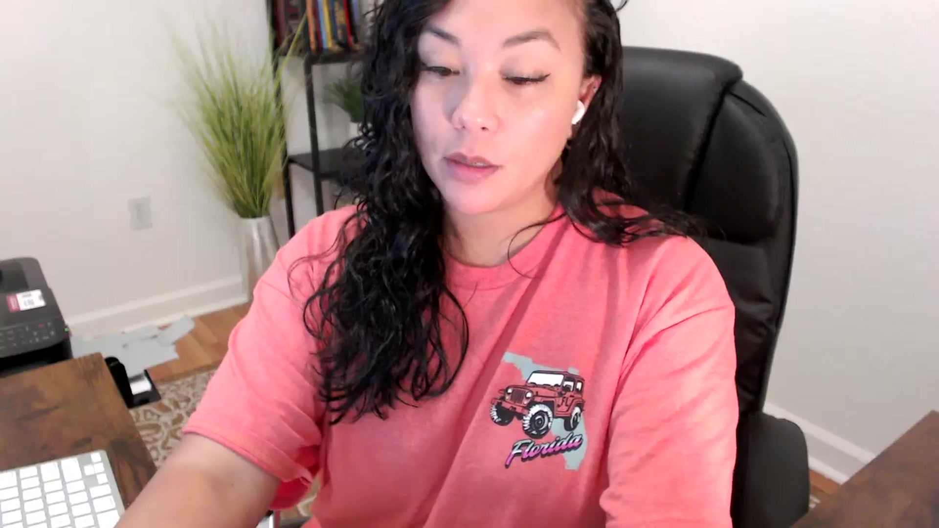 Gallery image thumbnail from MickaylaStar's myfreecams stream on, 06/05/2025, 16:36 image 12 of 20