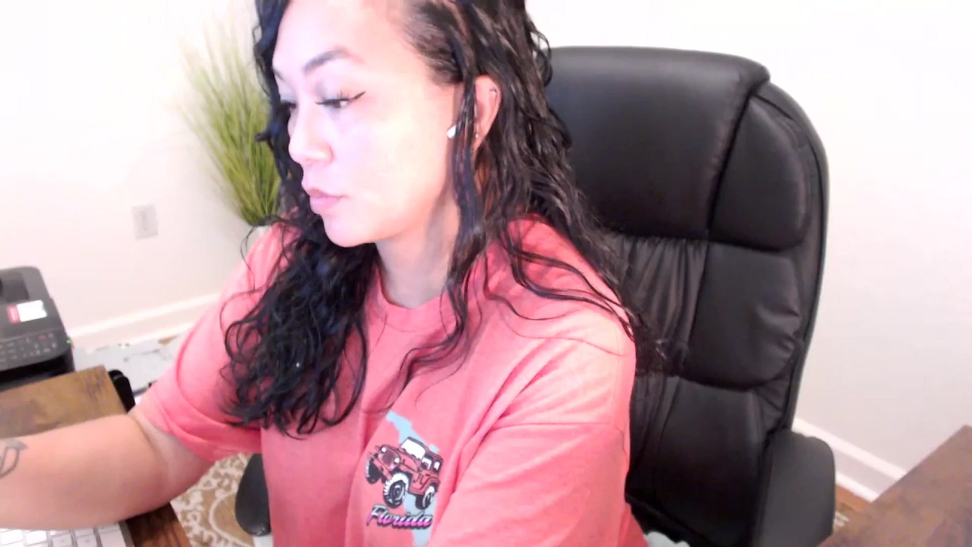 Gallery image thumbnail from MickaylaStar's myfreecams stream on, 06/05/2025, 16:36 image 14 of 20