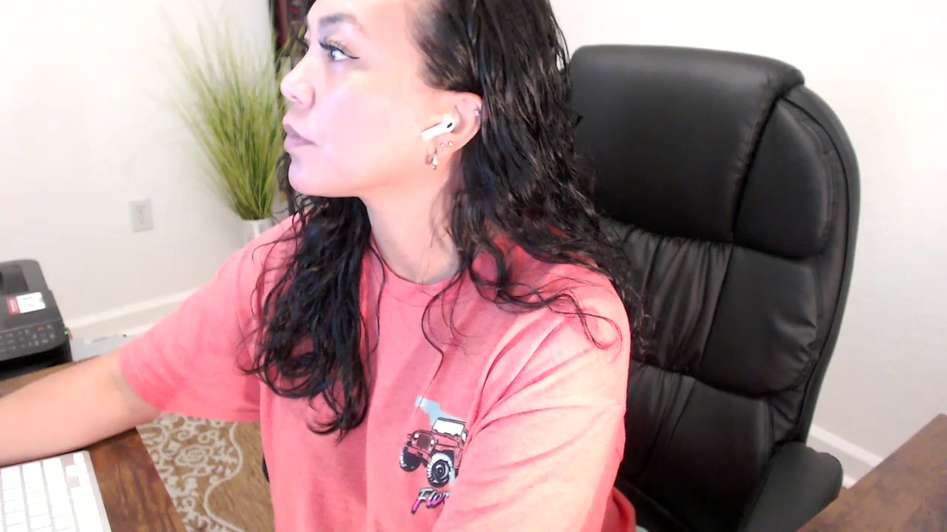 Gallery image thumbnail from MickaylaStar's myfreecams stream on, 06/05/2025, 17:23 image 8 of 20