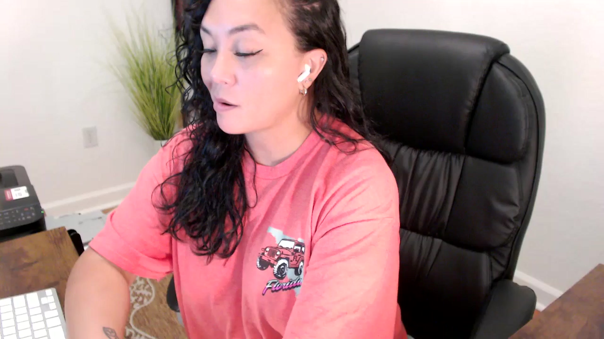 Gallery image thumbnail from MickaylaStar's myfreecams stream on, 06/05/2025, 17:23 image 18 of 20