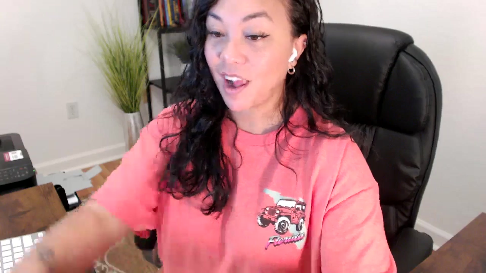 Gallery image thumbnail from MickaylaStar's myfreecams stream on, 06/05/2025, 17:23 image 6 of 20