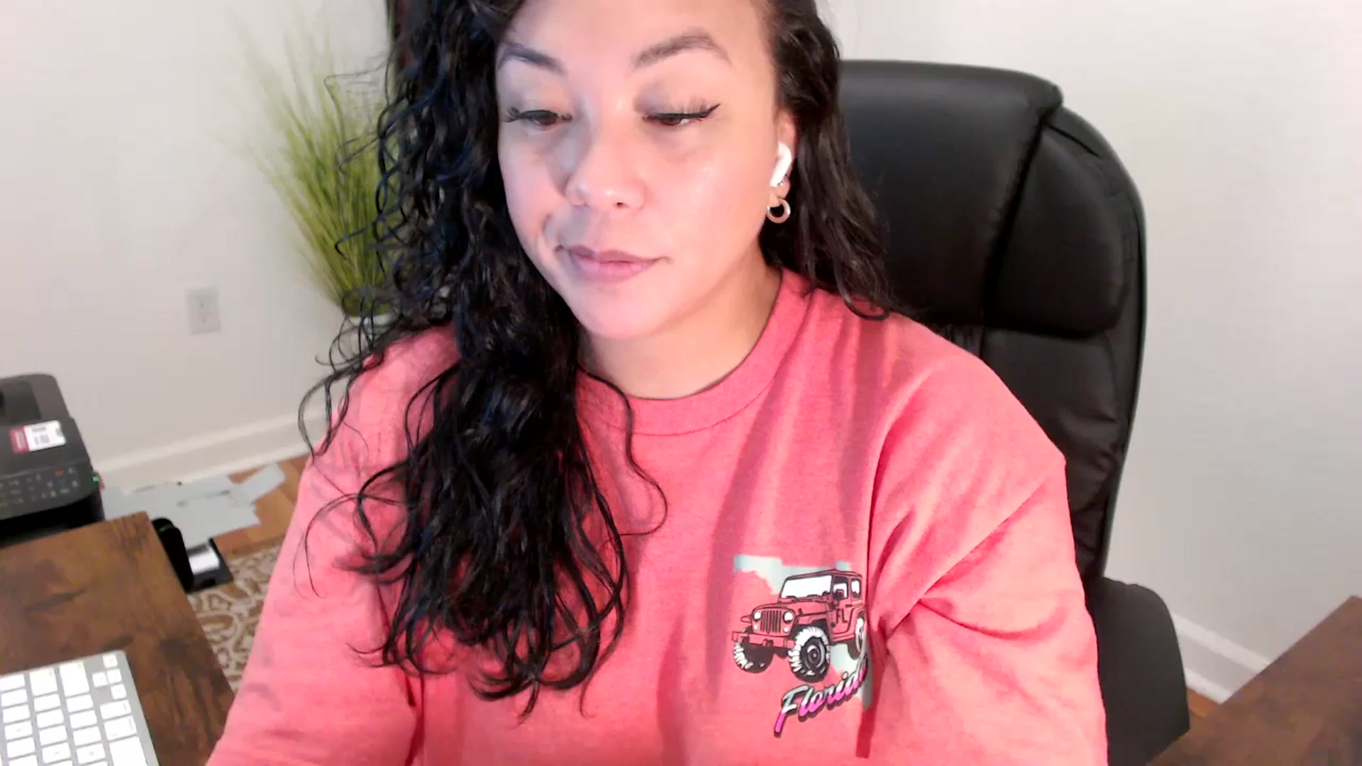 Gallery image thumbnail from MickaylaStar's myfreecams stream on, 06/05/2025, 17:23 image 15 of 20