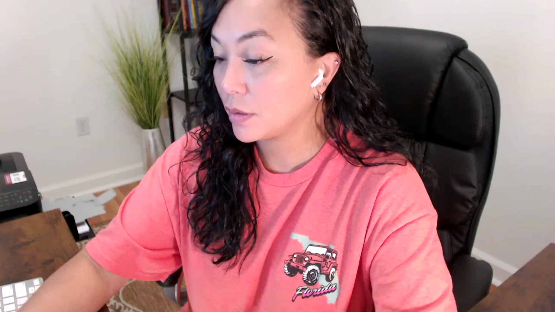 Gallery image thumbnail from MickaylaStar's myfreecams stream on, 06/05/2025, 17:23 image 2 of 20