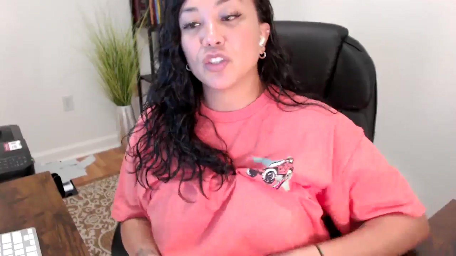 Gallery image thumbnail from MickaylaStar's myfreecams stream on, 06/05/2025, 17:23 image 3 of 20