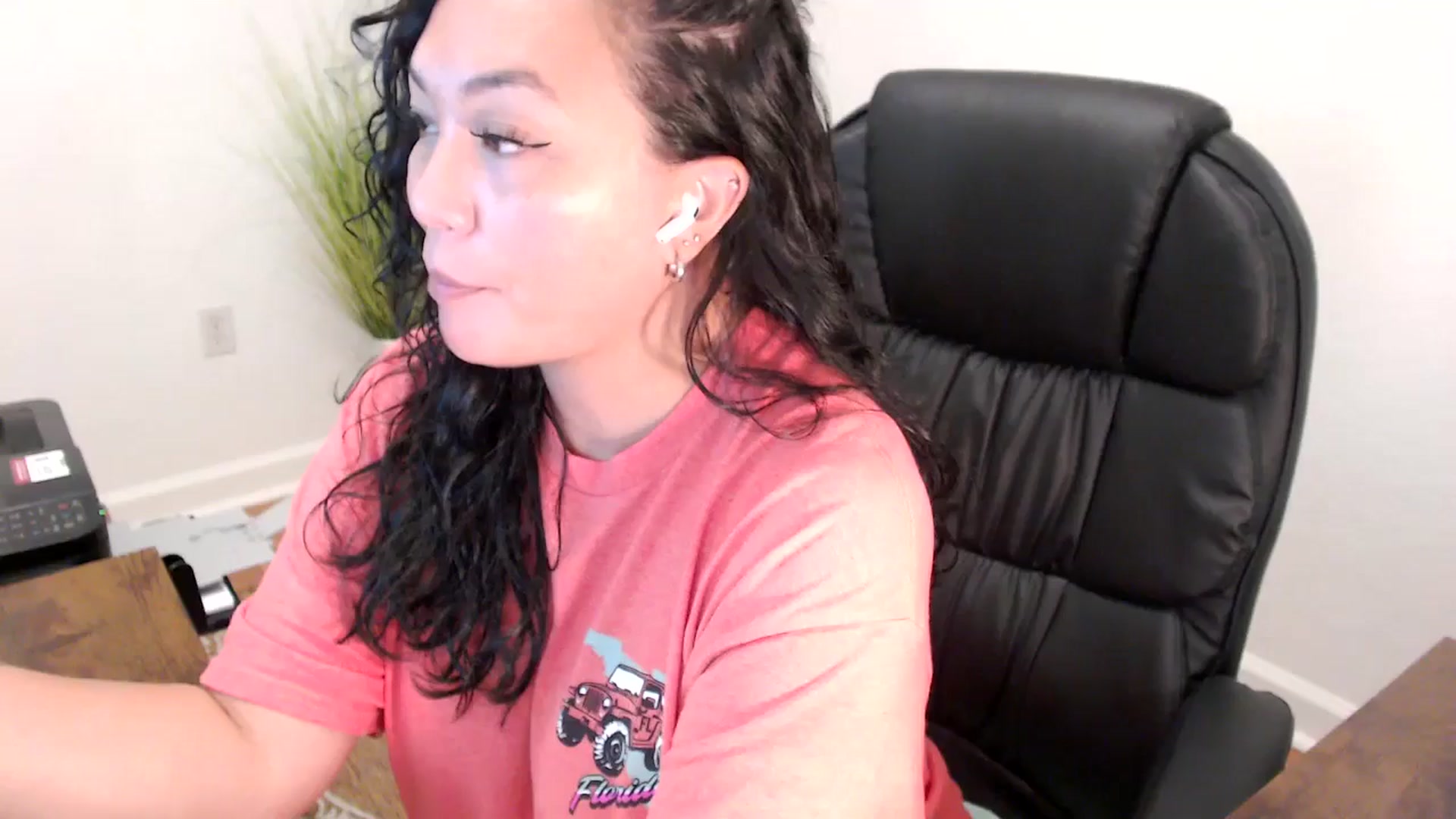 Gallery image thumbnail from MickaylaStar's myfreecams stream on, 06/05/2025, 17:23 image 19 of 20