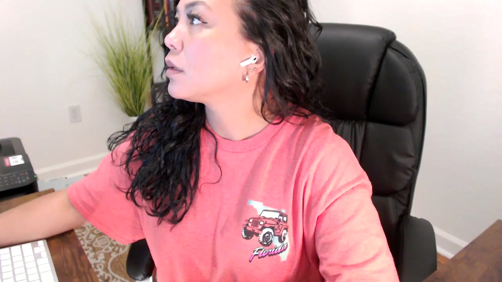 Gallery image thumbnail from MickaylaStar's myfreecams stream on, 06/05/2025, 17:23 image 14 of 20