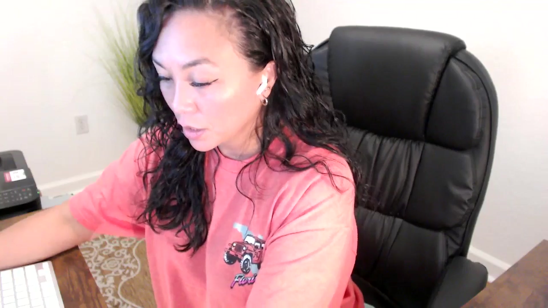 Gallery image thumbnail from MickaylaStar's myfreecams stream on, 06/05/2025, 17:23 image 7 of 20