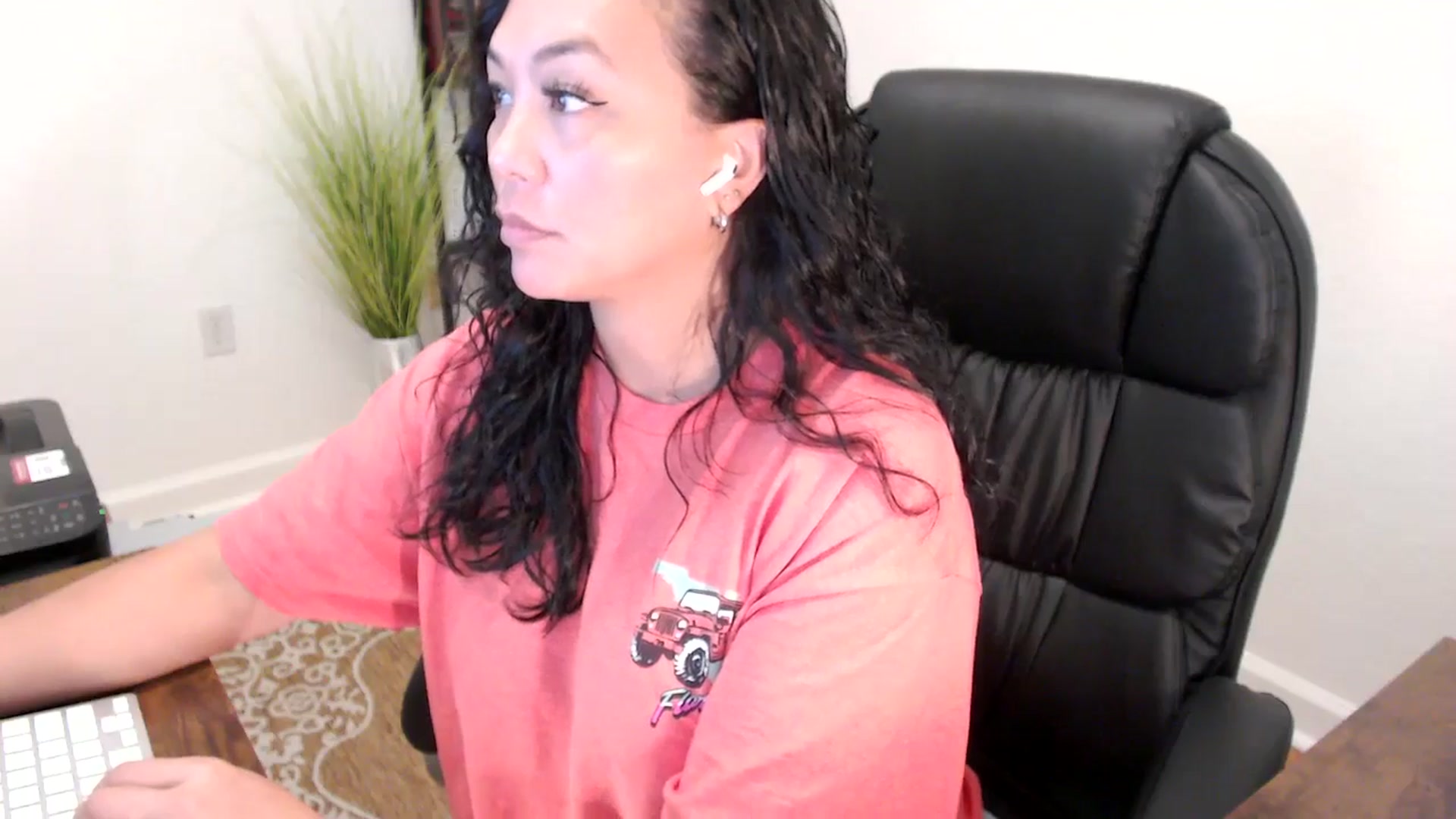 Gallery image thumbnail from MickaylaStar's myfreecams stream on, 06/05/2025, 17:23 image 9 of 20