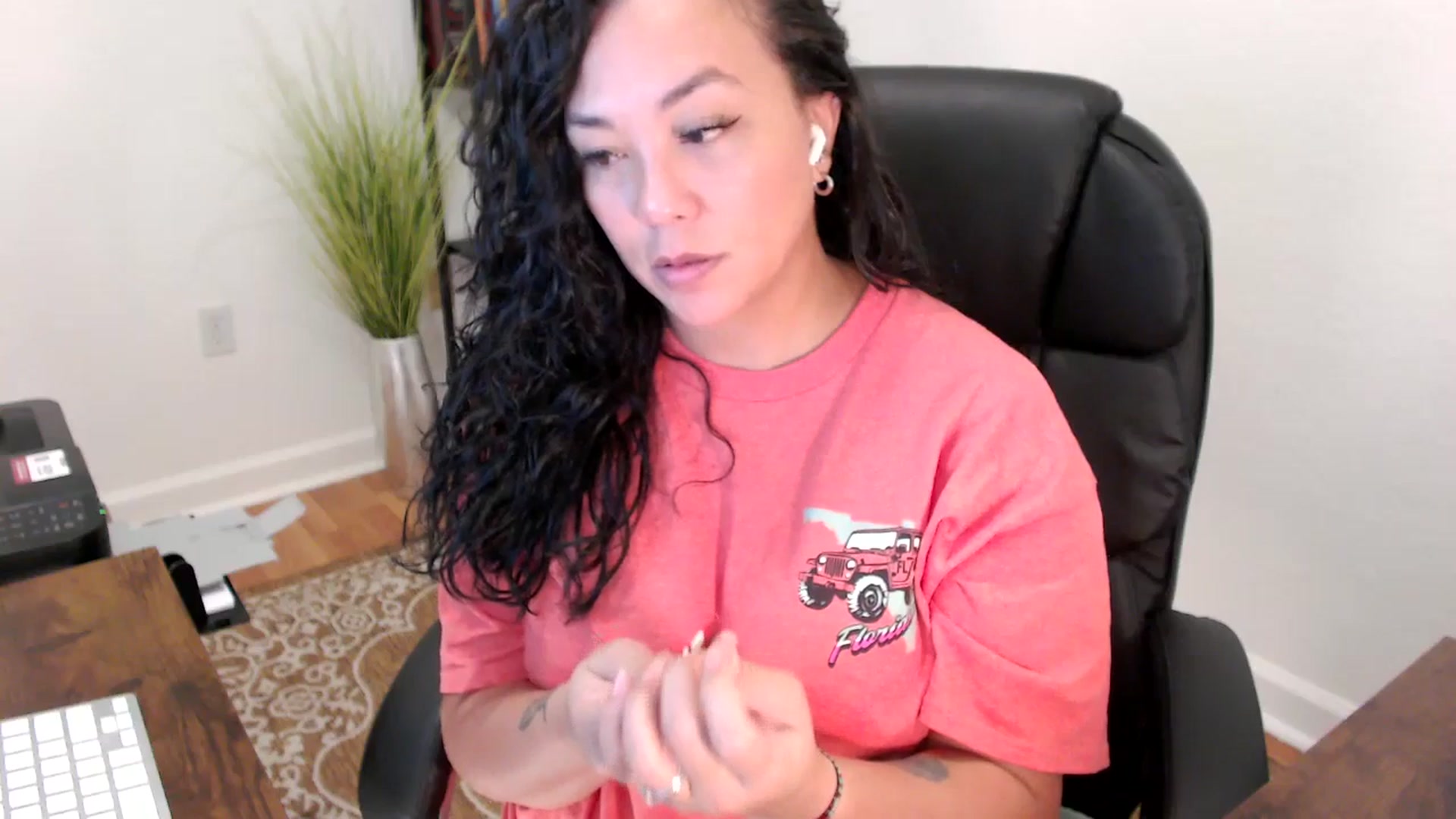 Gallery image thumbnail from MickaylaStar's myfreecams stream on, 06/05/2025, 17:23 image 13 of 20