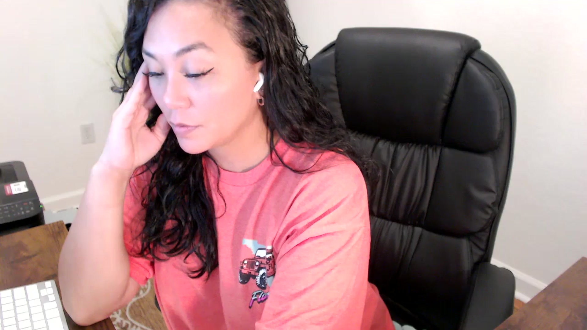 Gallery image thumbnail from MickaylaStar's myfreecams stream on, 06/05/2025, 17:23 image 11 of 20
