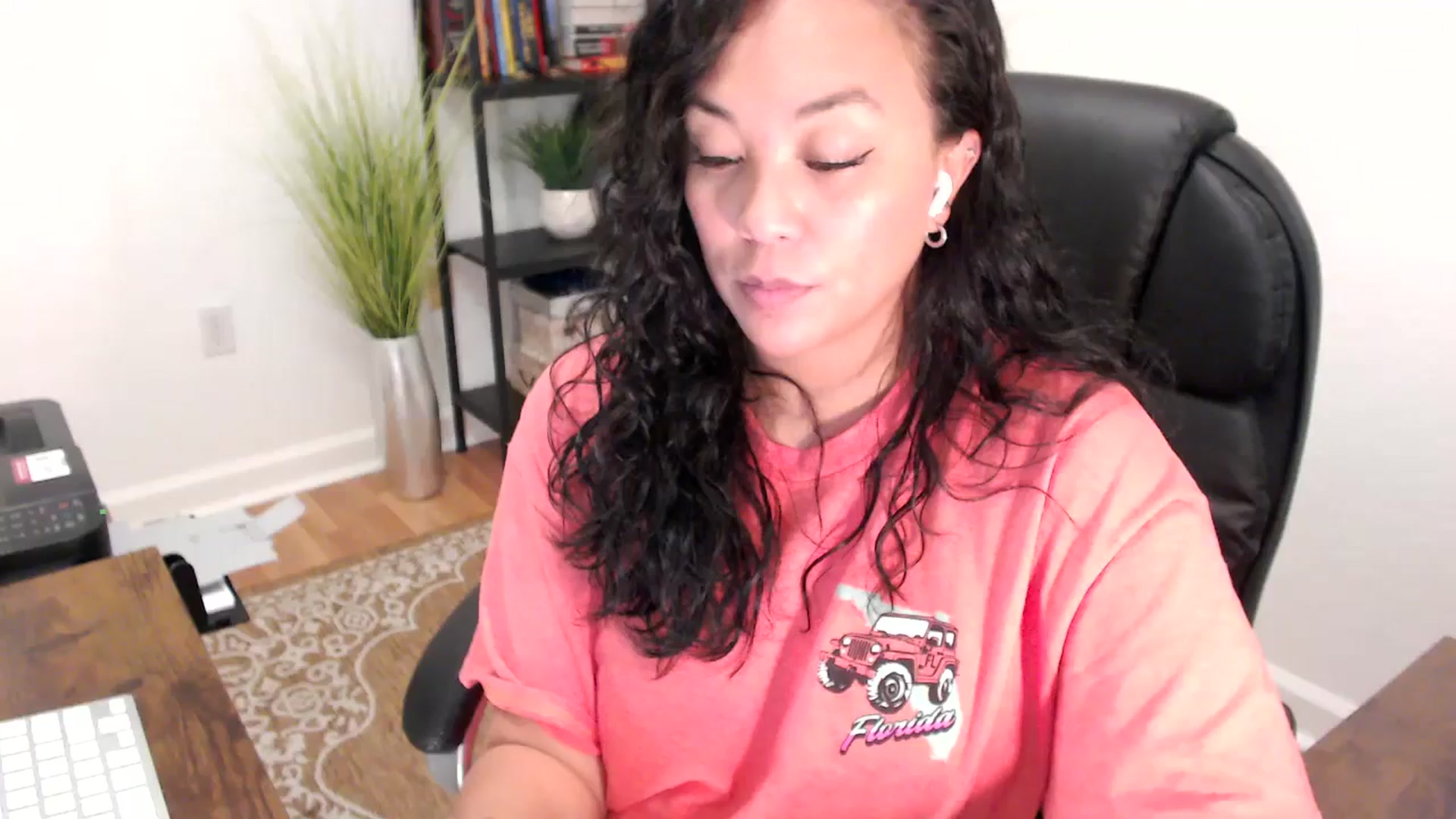 Gallery image thumbnail from MickaylaStar's myfreecams stream on, 06/05/2025, 17:57 image 15 of 20