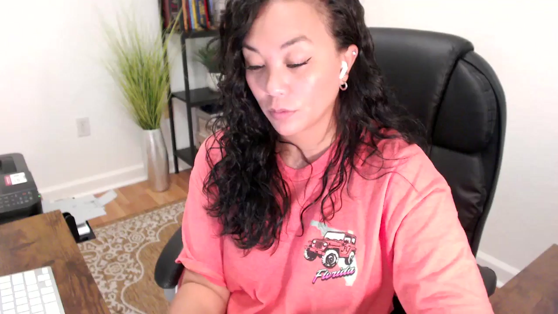 Gallery image thumbnail from MickaylaStar's myfreecams stream on, 06/05/2025, 17:57 image 14 of 20