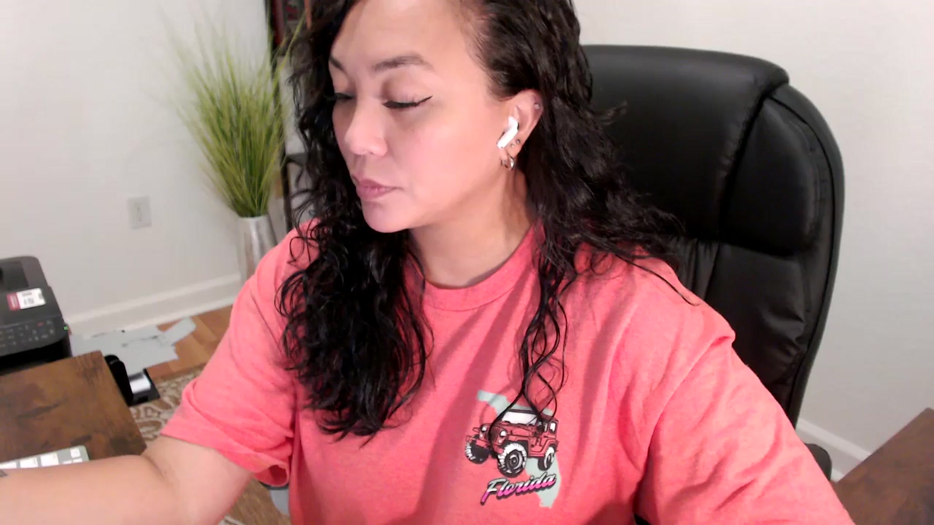 Gallery image thumbnail from MickaylaStar's myfreecams stream on, 06/05/2025, 17:57 image 2 of 20