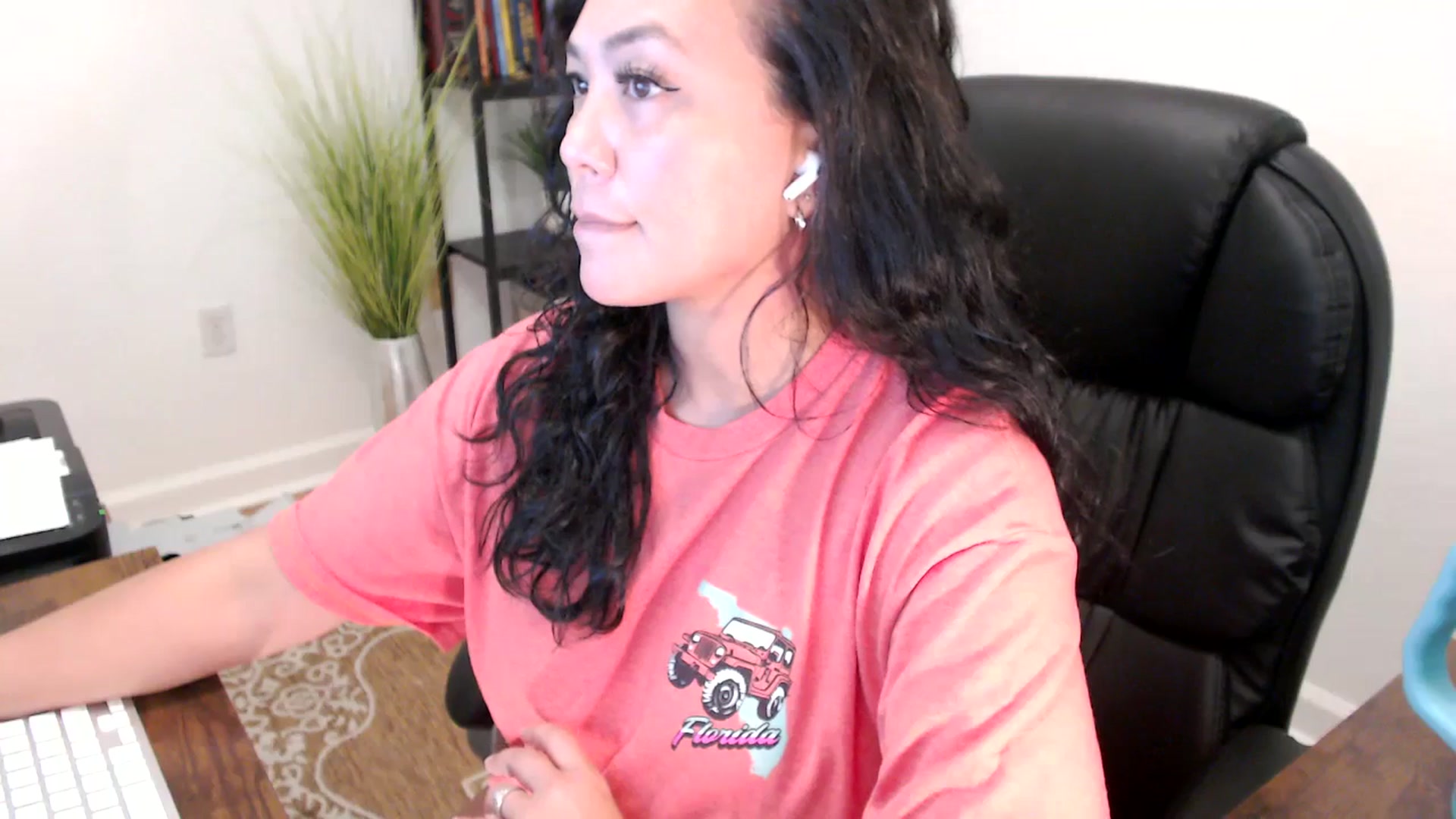 Gallery image thumbnail from MickaylaStar's myfreecams stream on, 06/05/2025, 18:40 image 19 of 20