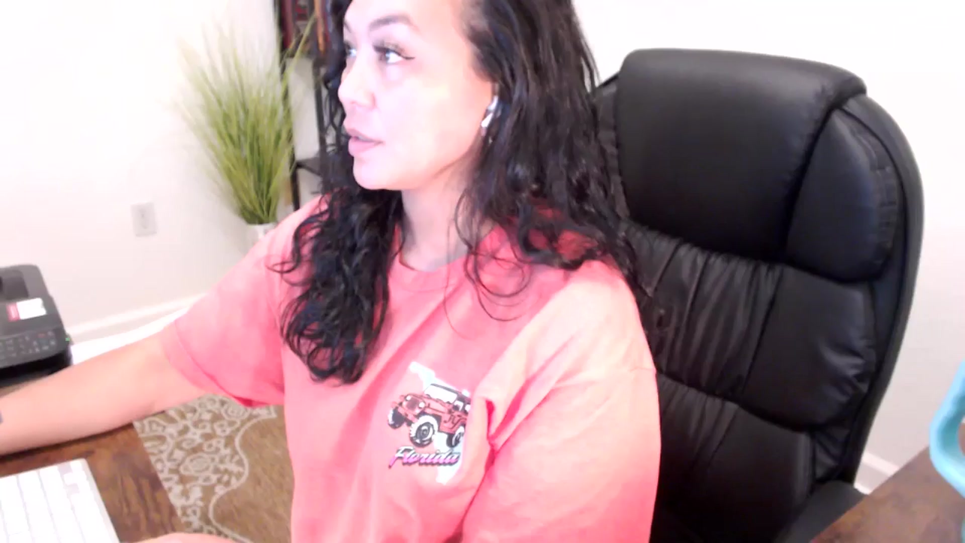 Gallery image thumbnail from MickaylaStar's myfreecams stream on, 06/05/2025, 18:40 image 10 of 20