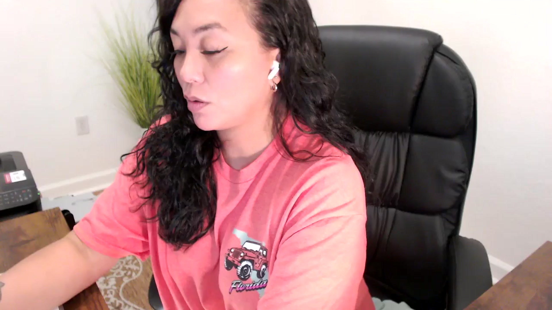 Gallery image thumbnail from MickaylaStar's myfreecams stream on, 06/05/2025, 18:40 image 1 of 20