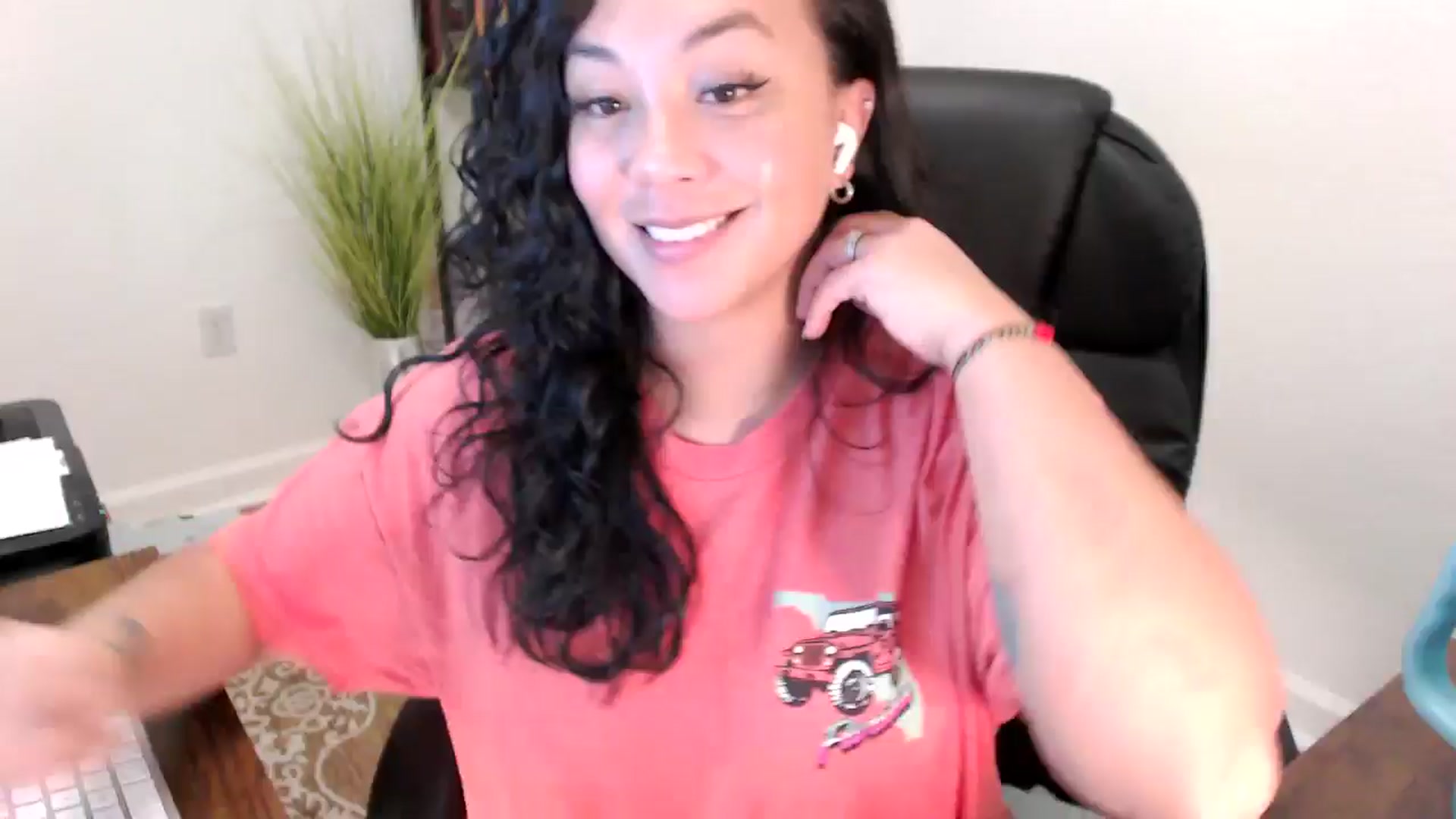 Gallery image thumbnail from MickaylaStar's myfreecams stream on, 06/05/2025, 18:40 image 13 of 20