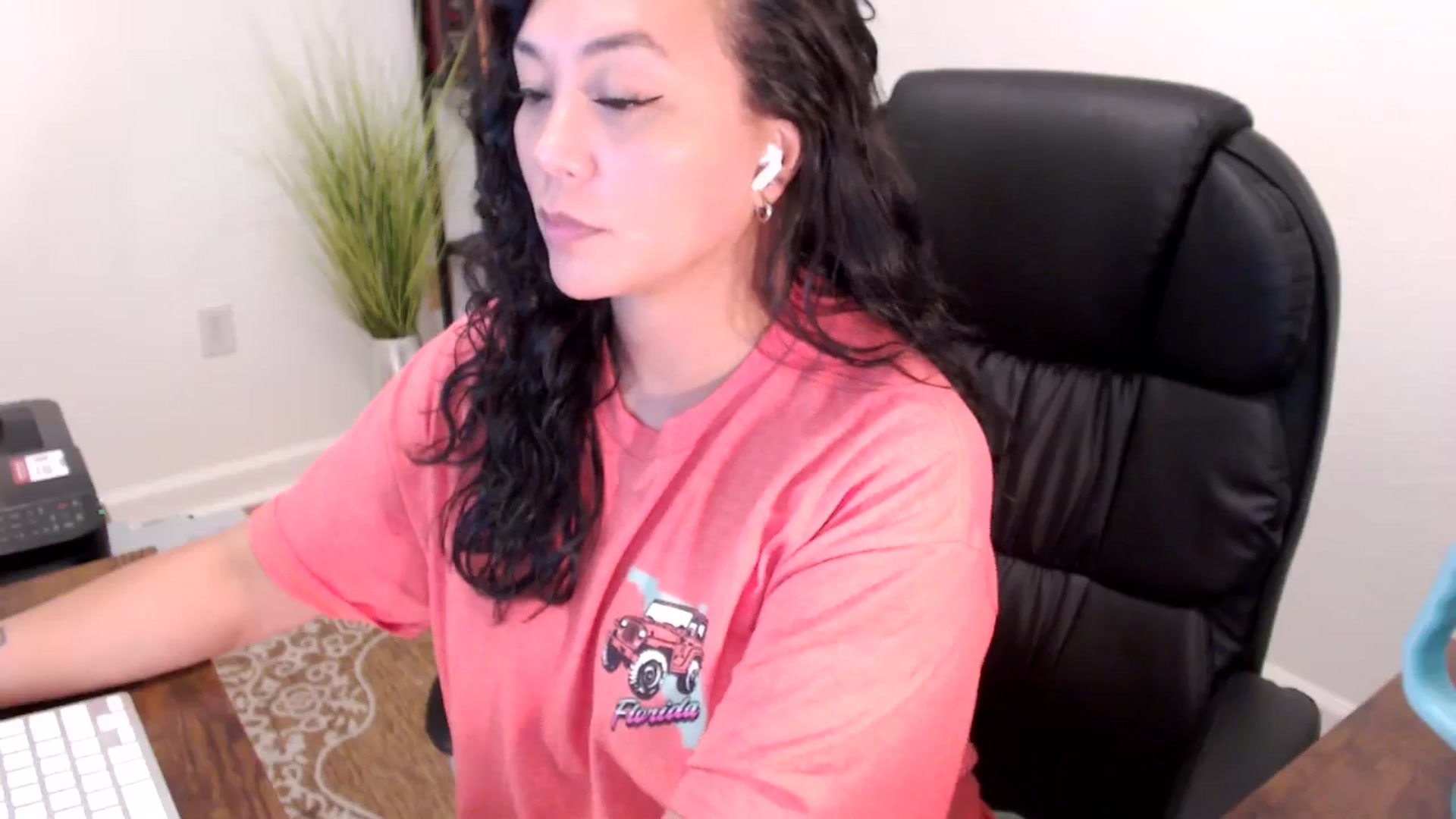 Gallery image thumbnail from MickaylaStar's myfreecams stream on, 06/05/2025, 18:40 image 6 of 20