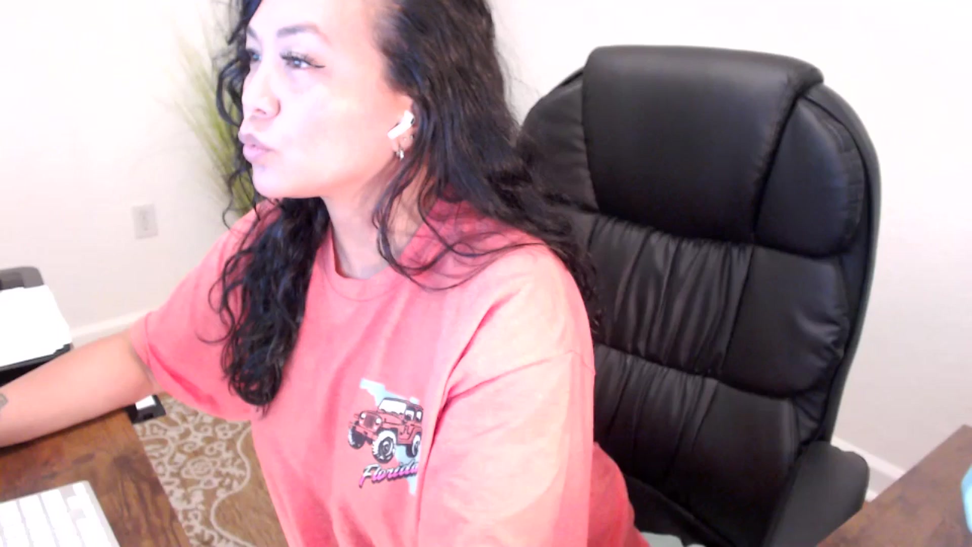 Gallery image thumbnail from MickaylaStar's myfreecams stream on, 06/05/2025, 19:24 image 16 of 20