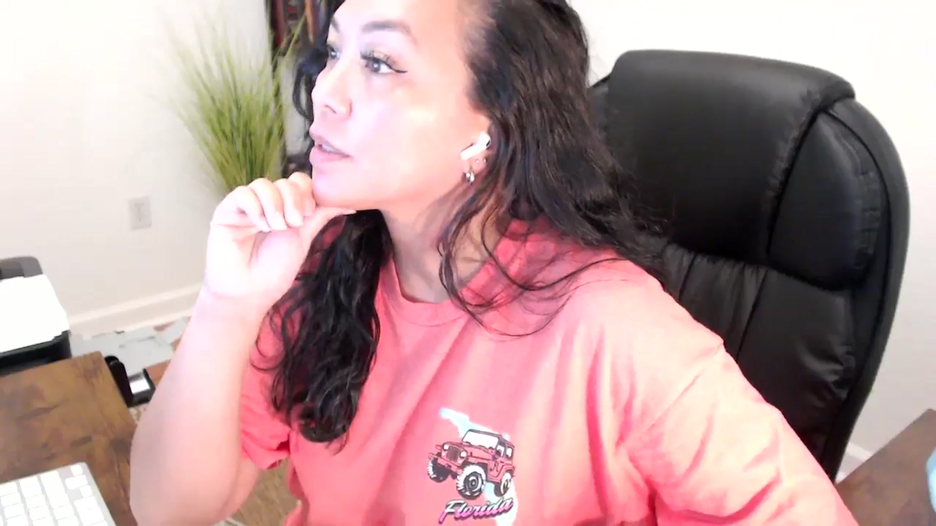 Gallery image thumbnail from MickaylaStar's myfreecams stream on, 06/05/2025, 19:24 image 18 of 20