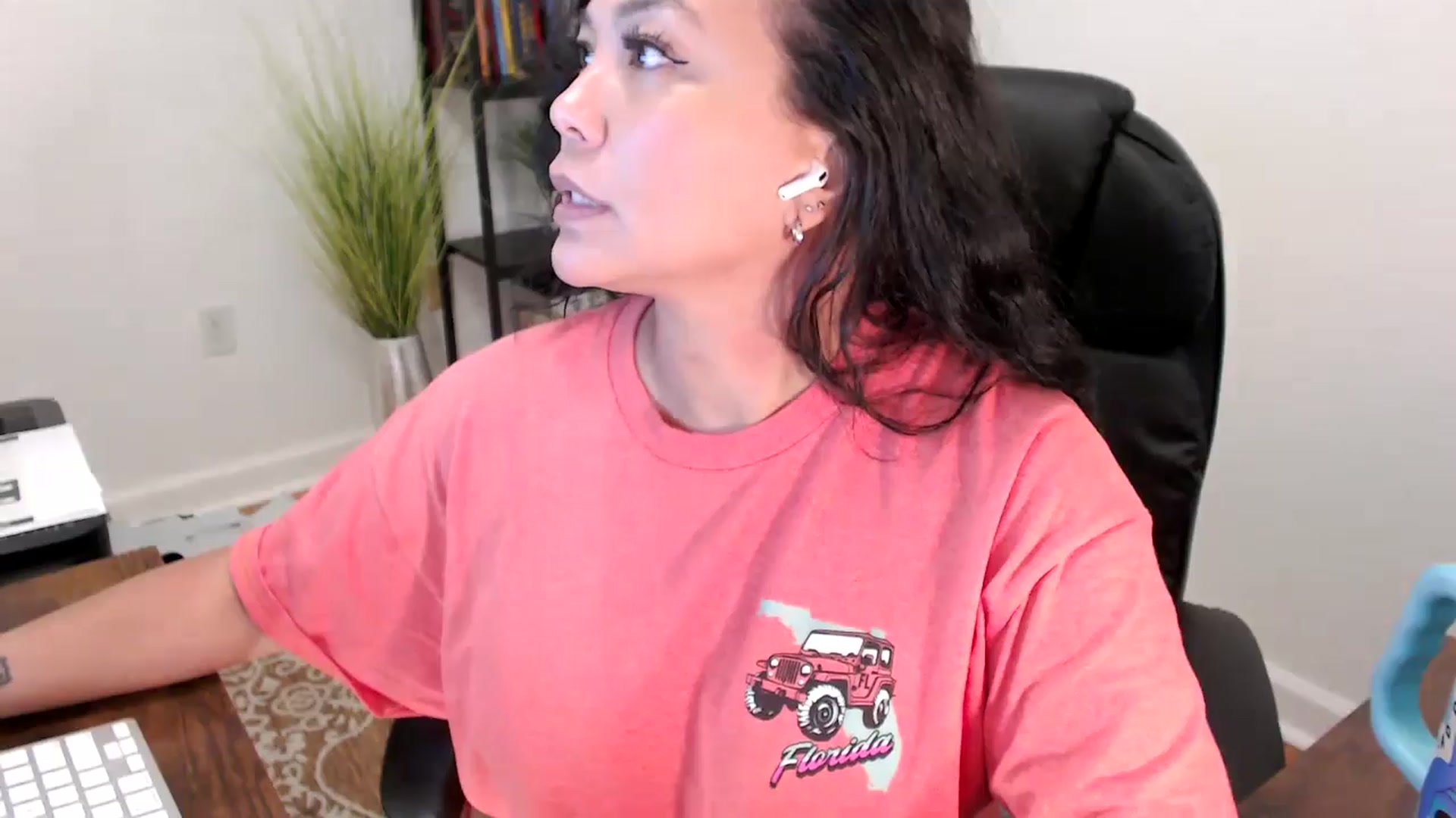 Gallery image thumbnail from MickaylaStar's myfreecams stream on, 06/05/2025, 19:24 image 10 of 20