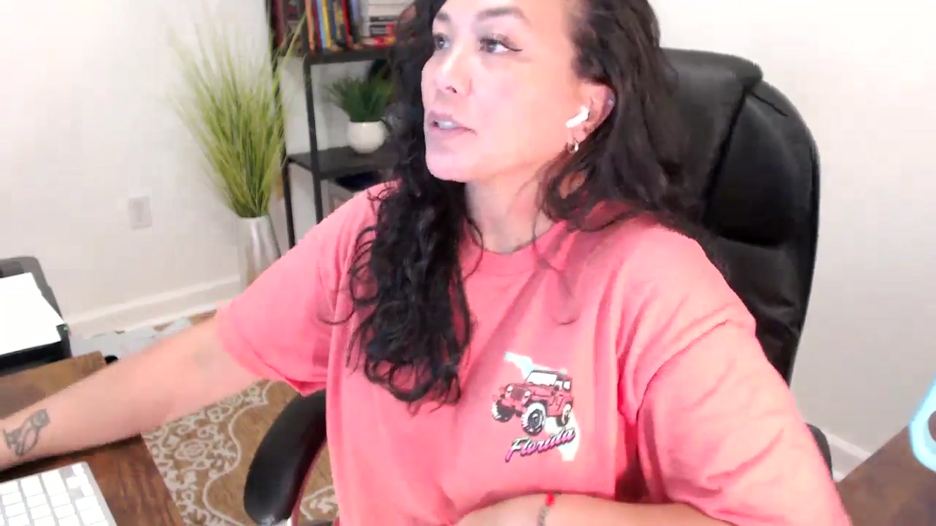 Gallery image thumbnail from MickaylaStar's myfreecams stream on, 06/05/2025, 19:24 image 4 of 20