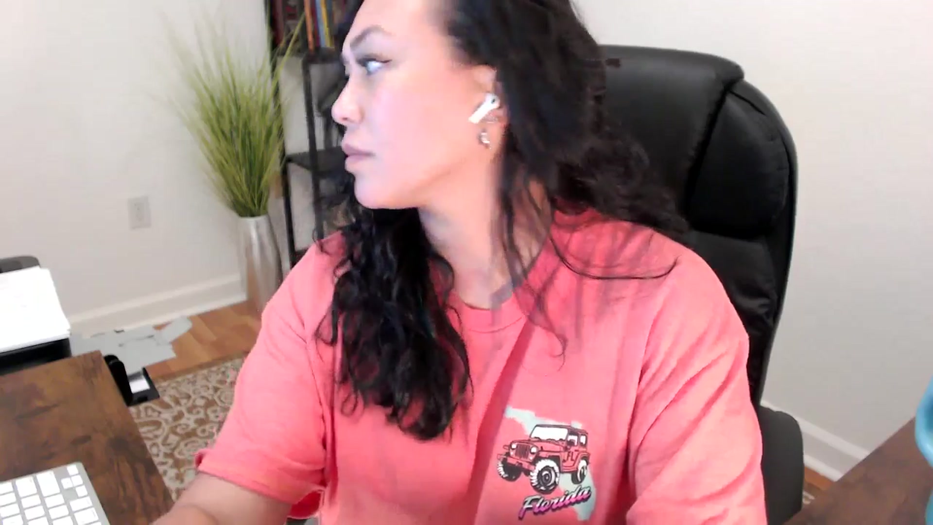 Gallery image thumbnail from MickaylaStar's myfreecams stream on, 06/05/2025, 20:05 image 19 of 20