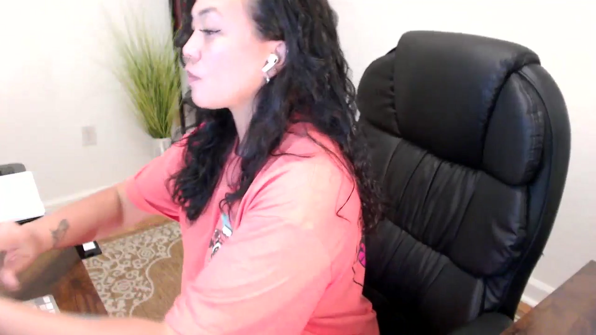 Gallery image thumbnail from MickaylaStar's myfreecams stream on, 06/05/2025, 20:05 image 3 of 20