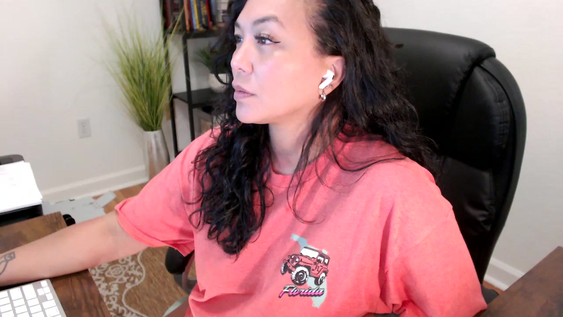 Gallery image thumbnail from MickaylaStar's myfreecams stream on, 06/05/2025, 20:05 image 8 of 20