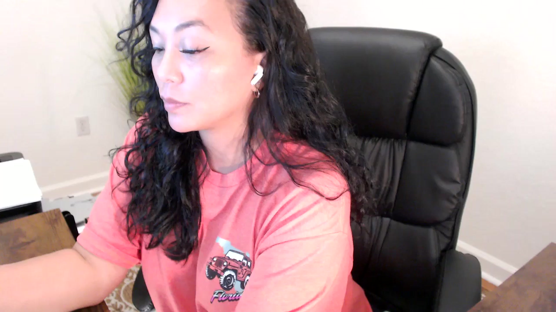 Gallery image thumbnail from MickaylaStar's myfreecams stream on, 06/05/2025, 20:20 image 17 of 20