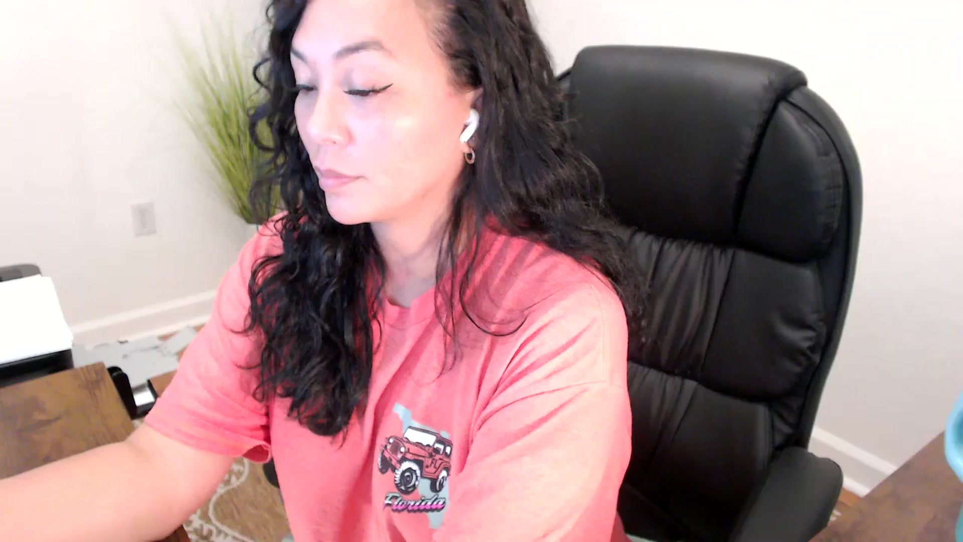 Gallery image thumbnail from MickaylaStar's myfreecams stream on, 06/05/2025, 20:20 image 2 of 20