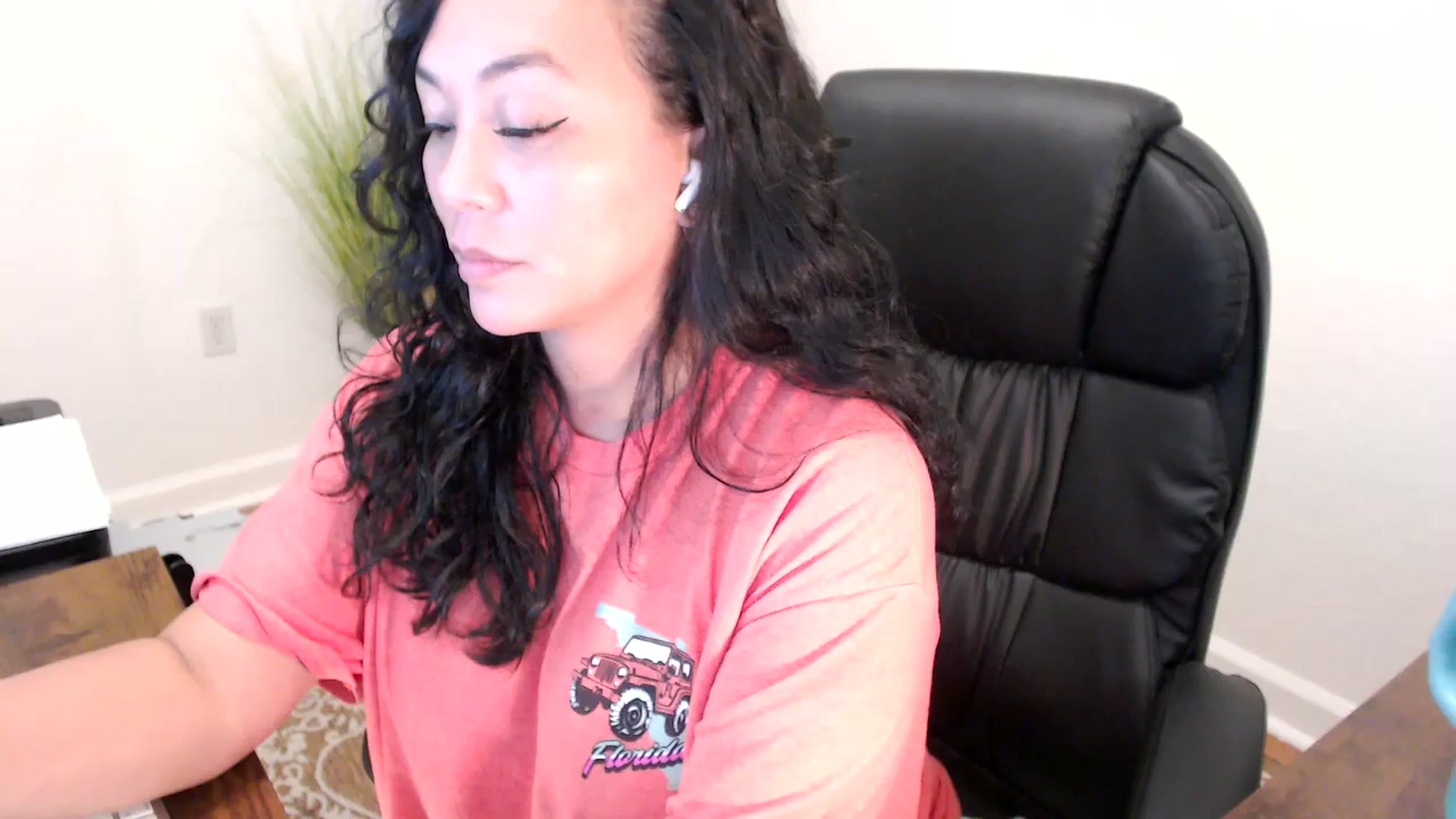 Gallery image thumbnail from MickaylaStar's myfreecams stream on, 06/05/2025, 20:20 image 5 of 20