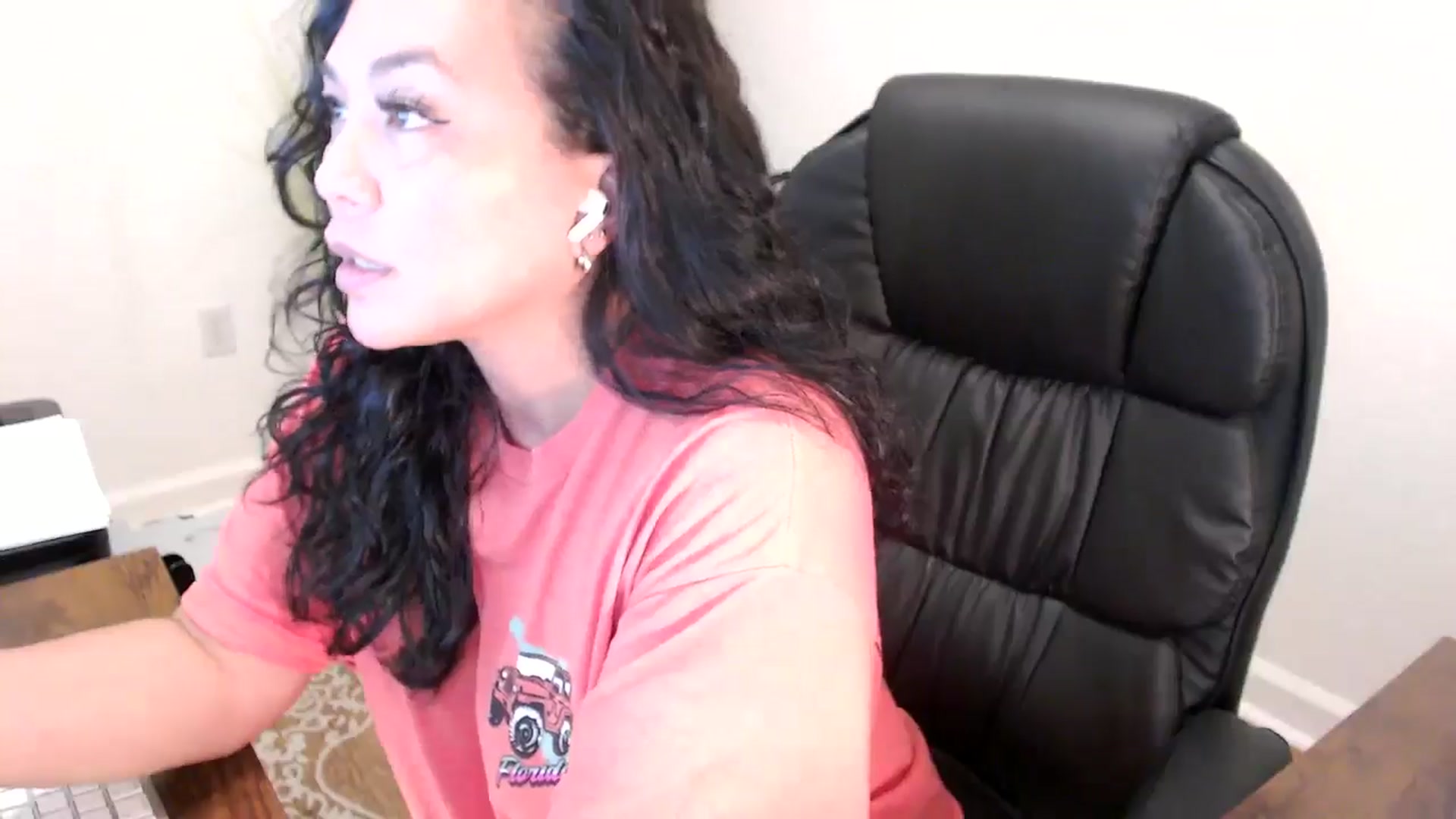 Gallery image thumbnail from MickaylaStar's myfreecams stream on, 06/05/2025, 20:20 image 12 of 20