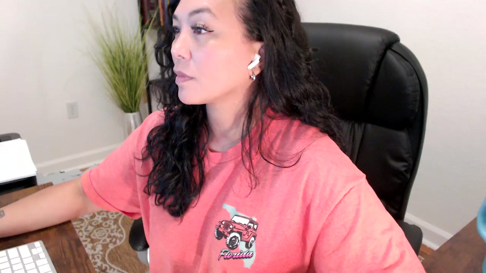 Gallery image thumbnail from MickaylaStar's myfreecams stream on, 06/05/2025, 20:20 image 1 of 20