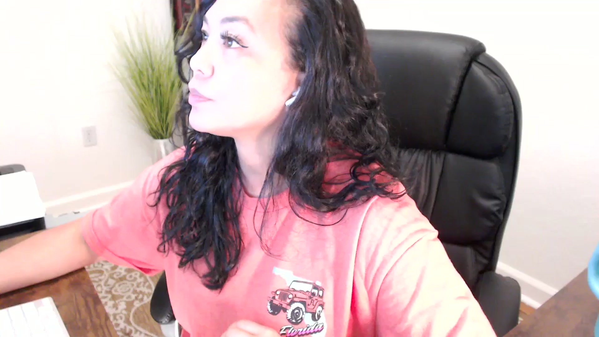 Gallery image thumbnail from MickaylaStar's myfreecams stream on, 06/05/2025, 20:20 image 6 of 20