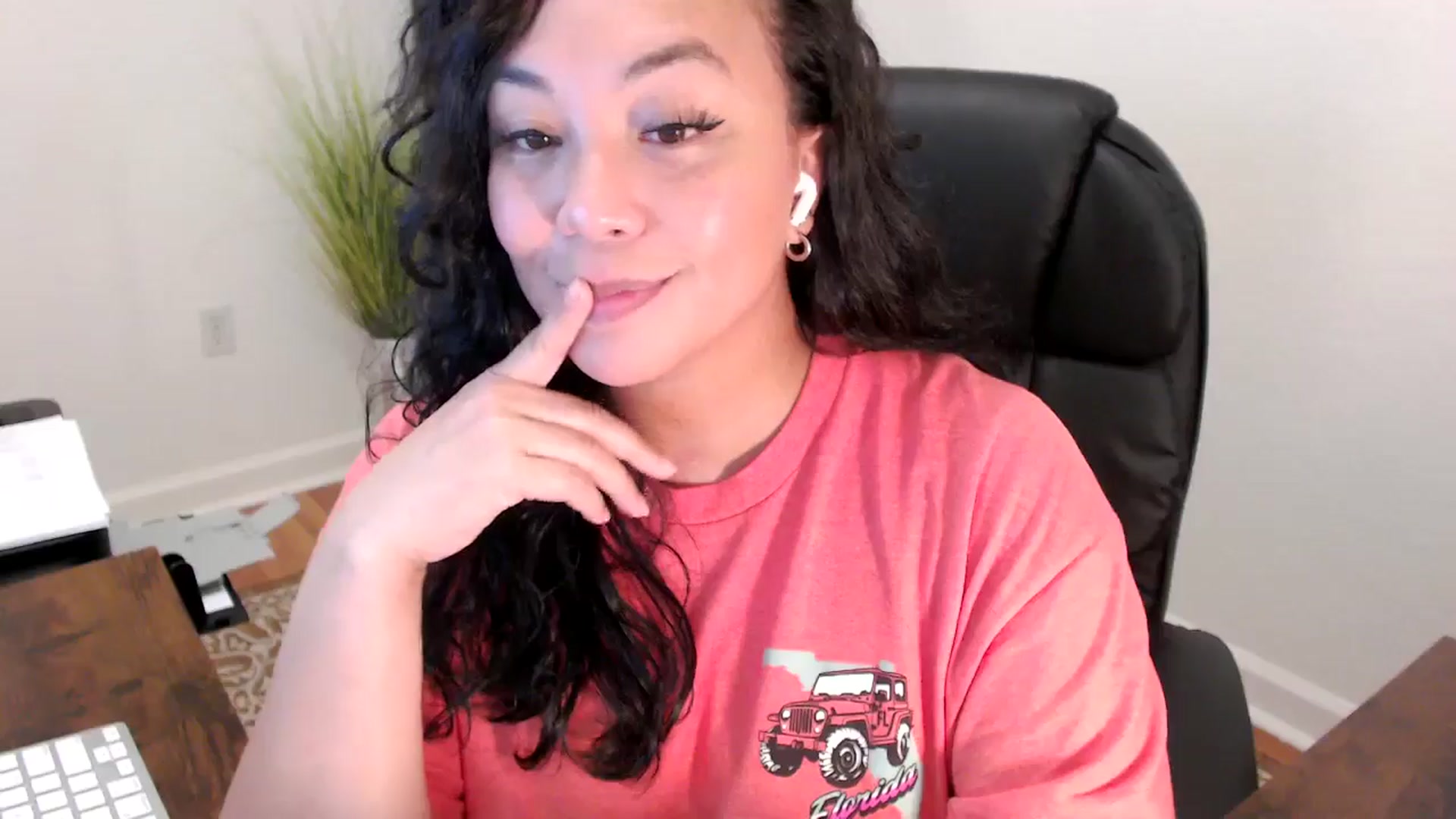 Gallery image thumbnail from MickaylaStar's myfreecams stream on, 06/05/2025, 20:20 image 7 of 20