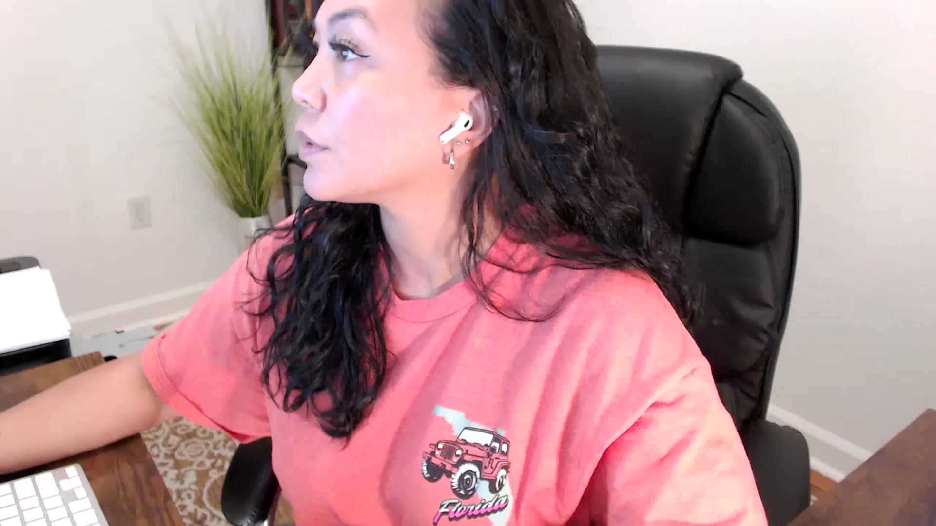 Gallery image thumbnail from MickaylaStar's myfreecams stream on, 06/05/2025, 20:20 image 16 of 20
