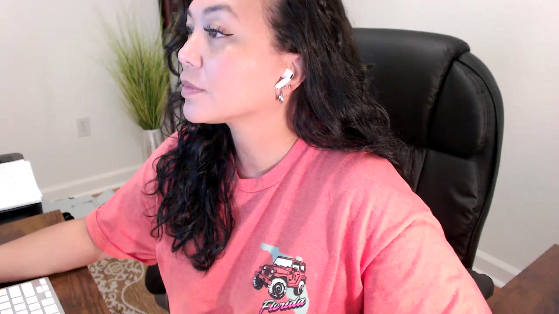 Gallery image thumbnail from MickaylaStar's myfreecams stream on, 06/05/2025, 20:20 image 8 of 20